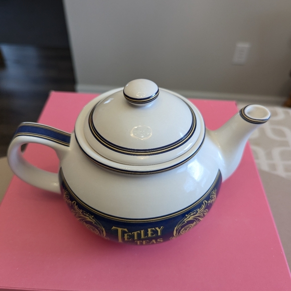 Tetley Tea, Tea Pot. EUC. Not stains noted. Vintage. - Picture 3 of 6